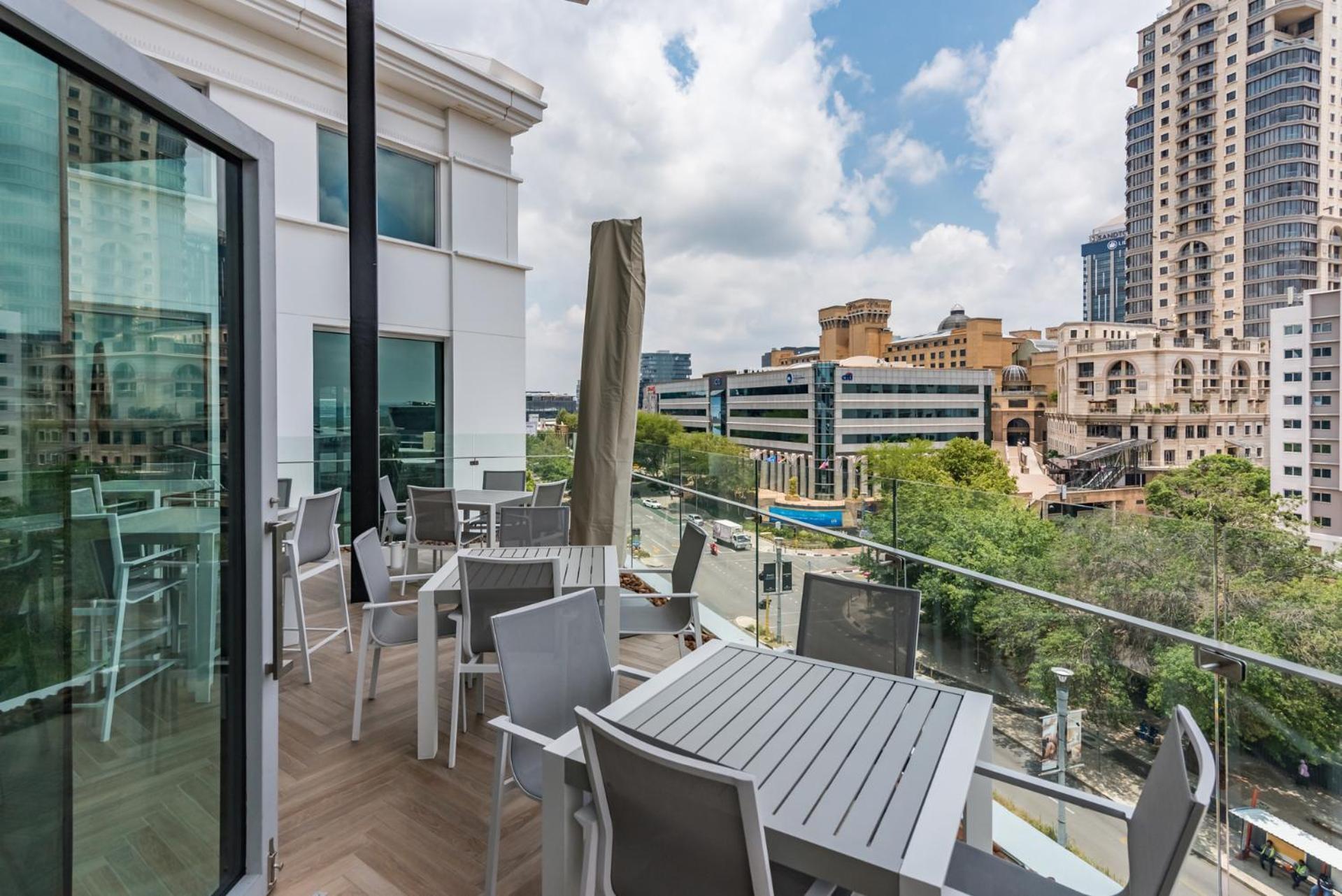 Hotel Sky Sandton โจฮันเนสเบิร์ก ภายนอก รูปภาพ